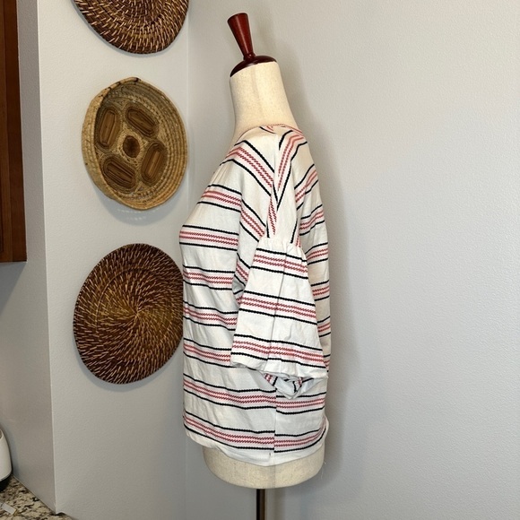CODE x MODE Striped Balloon Sleeve Shirt Women's Sz Medium Red White Crop - Picture 2 of 6